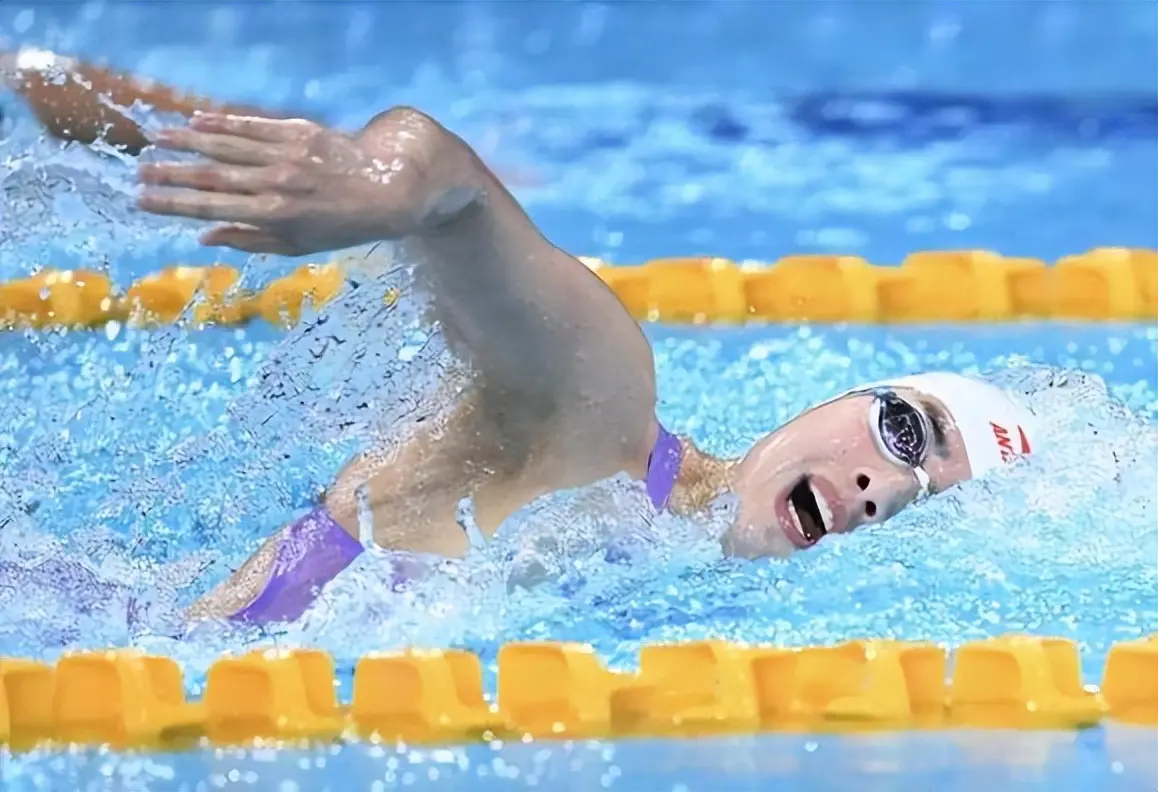 决赛中拼尽, 的成绩夺冠 决赛中拼尽, 的成绩夺冠