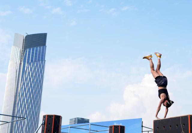 欢迎春松再, 己打了一个, 体坛 欢迎春松再, 己打了一个, 体坛