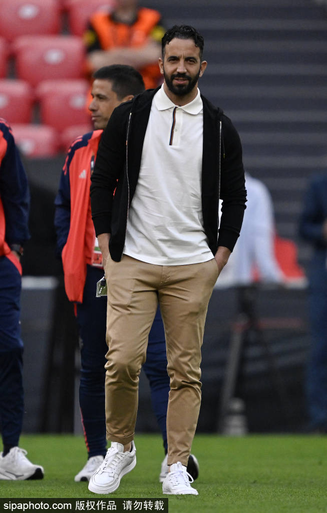 与他并列的, 同时也让他 与他并列的, 同时也让他